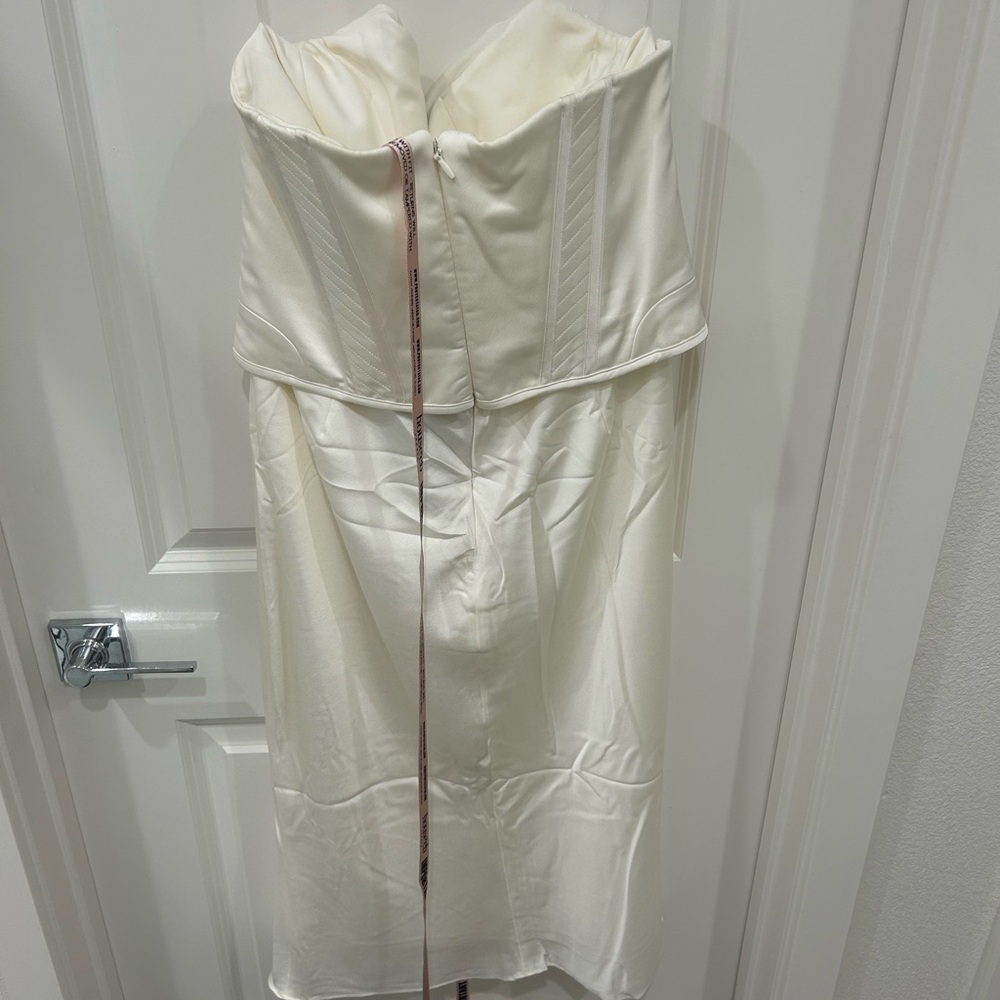 House of CB SIENNA
IVORY SATIN STRAPLESS CORSET MIDI DRESS - Picture 3 of 6